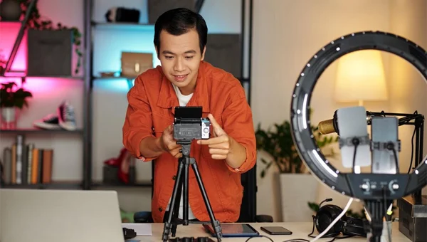 Pengertian Content Creator, Jenis-jenisnya hingga Jenjang Karier!